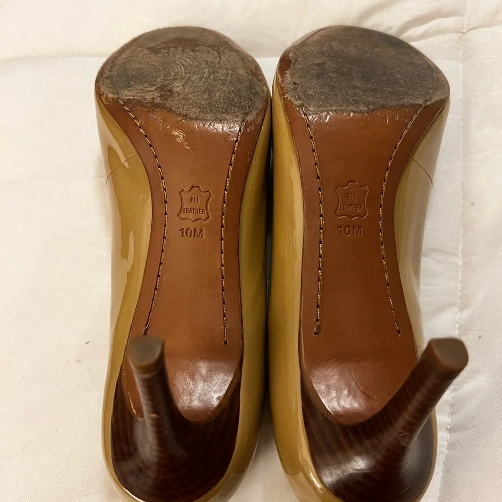 Tory Burch Camel Patent Leather Heels - Picture 4 of 11